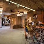 Blu Bay Ξενοδοχείο 5*